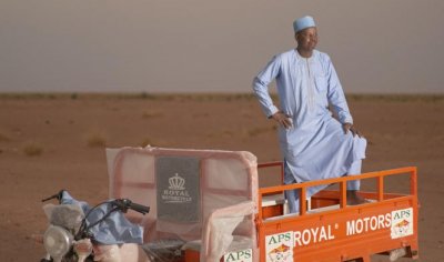 Le Monde : «<small class="fine d-inline"> </small>Azizou Chehou, l'homme qui sauve la vies de migrants naufragés dans le Sahara<small class="fine d-inline"> </small>» 